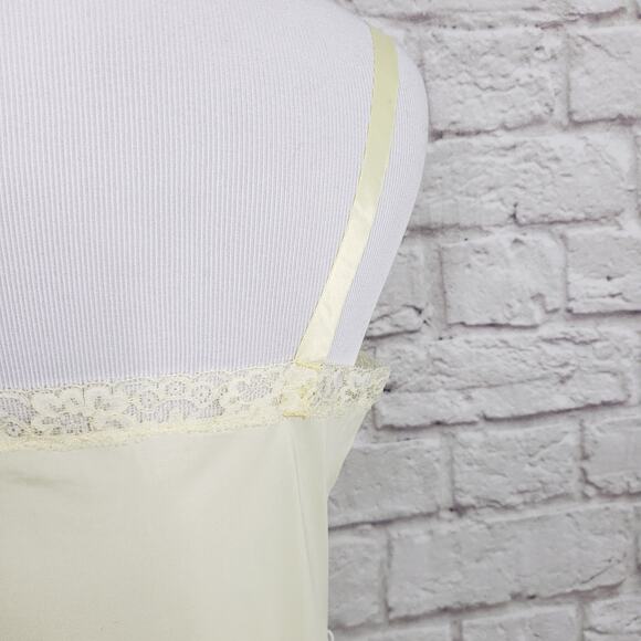 Vintage Heiress Yellow Nylon Full Slip Floral Lace Adjustable Strap 38 Average - Picture 11 of 14